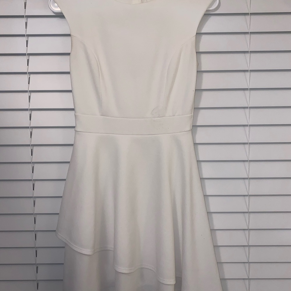 Elegant White Open Back Sleeveless Dress